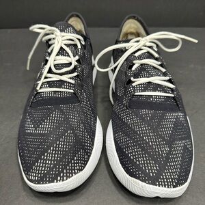 UNDER ARMOUR Black and White Patterned size 8.5 pre owned good condition